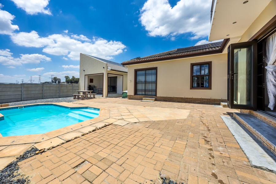 3 Bedroom Property for Sale in Jakarandas Western Cape